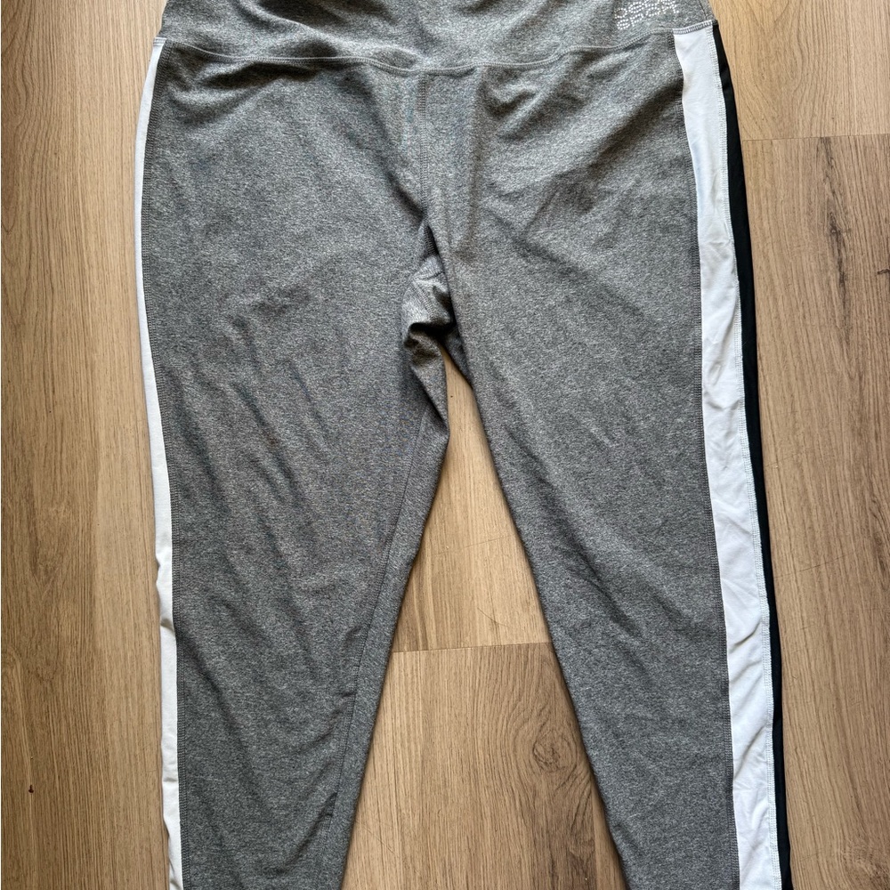 bebe Gray and White Leggings Comfortable Knit Bottoms